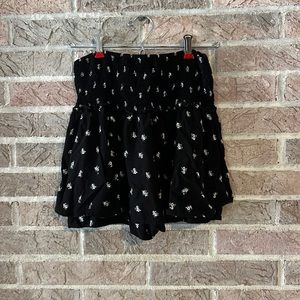 Women’s Hollister ultra high-rise skort. Stretchy at the top.